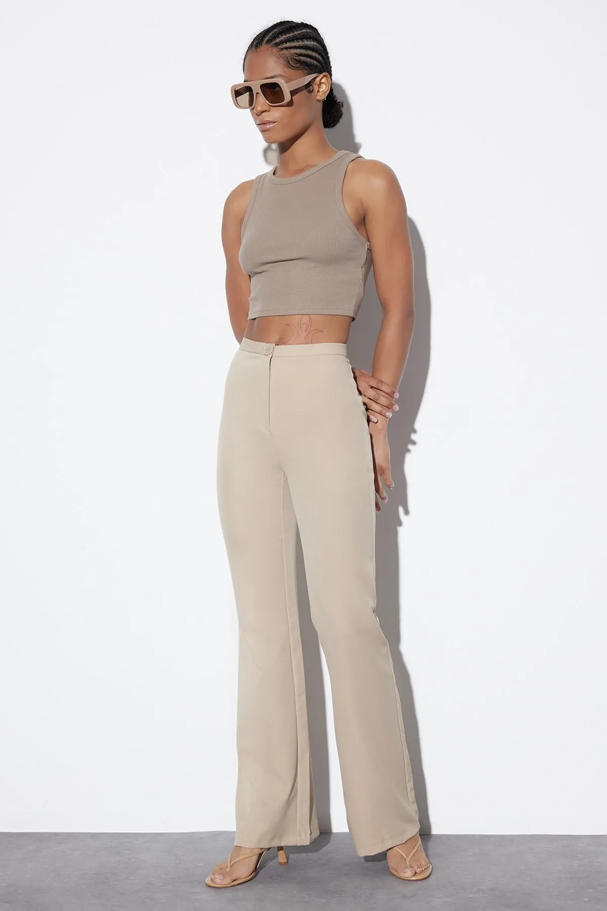 Trendyol Collection  Nerzfarbene gerade/gerade geschnittene gewebte Hose TWOAW21PL0617