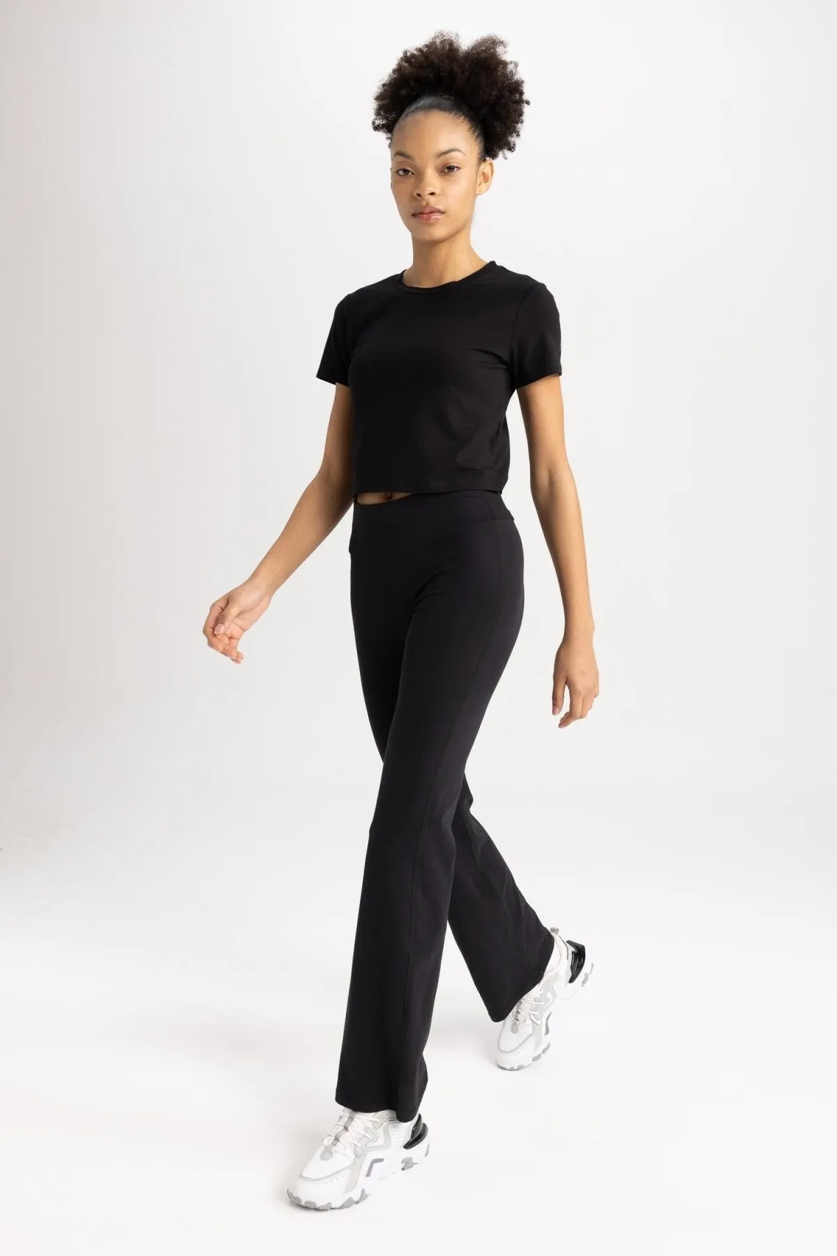 DeFacto  Passform: Yoga-Baumwollhose mit ausgestelltem Bein