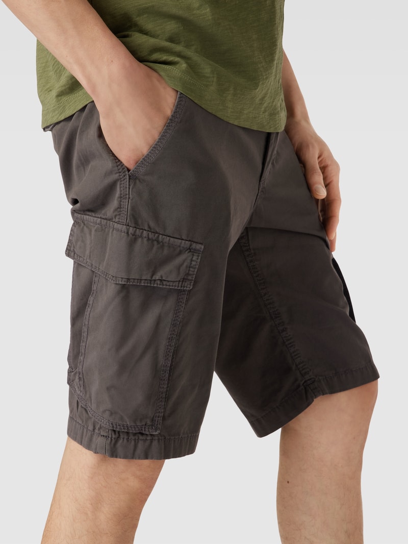Shorts mit Cargotaschen in anthrazit