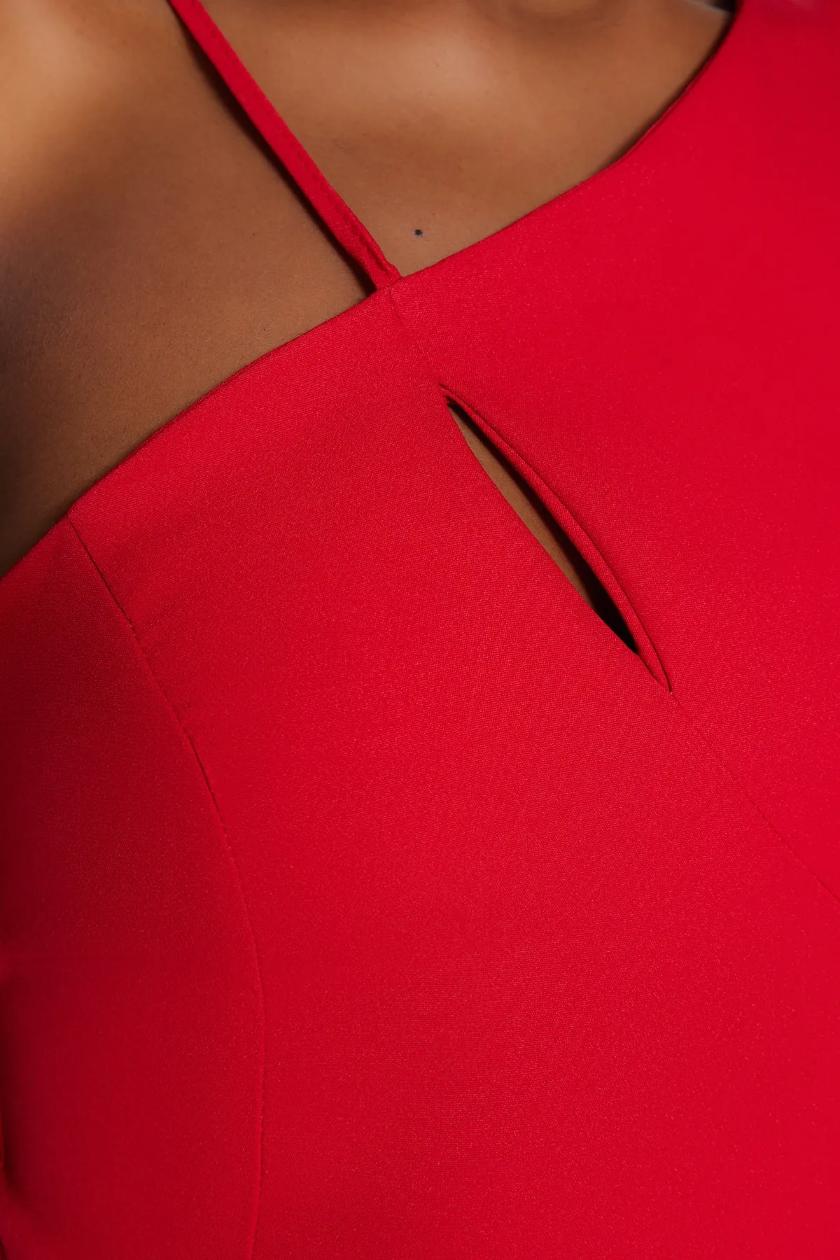 Trendyol Collection  Rotes, tailliertes, gewebtes Abendkleid TPRSS23EL00293