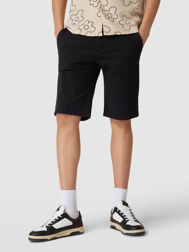 Slim Fit Chino-Shorts mit Eingrifftaschen in schwarz