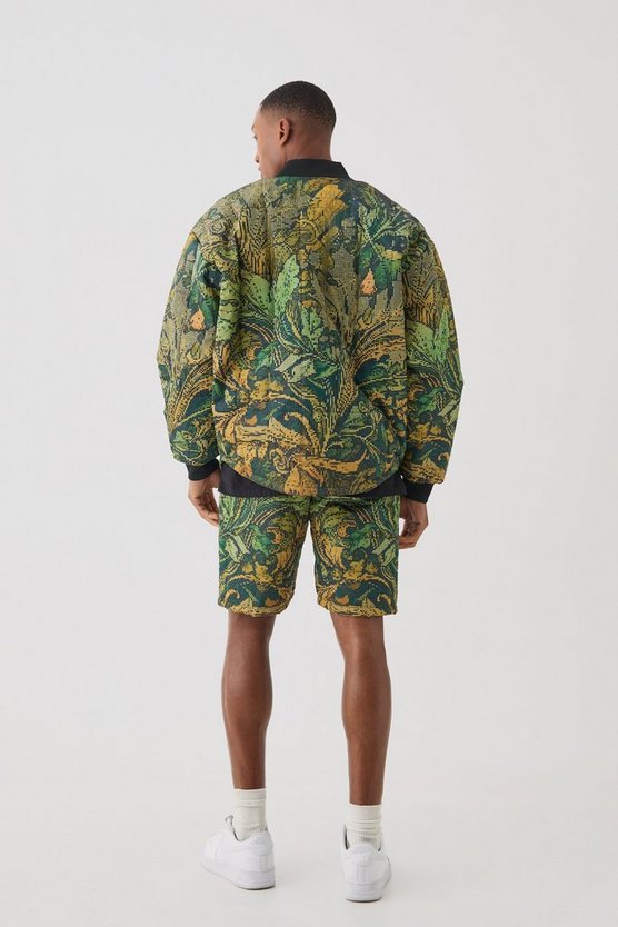 Gesteppte Shorts & Bomberjacke