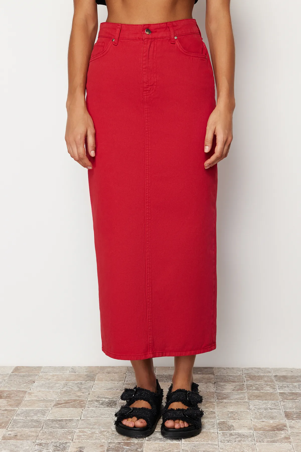 Trendyol Collection  Roter Maxi-Jeansrock mit Schlitz TWOSS24ET00085