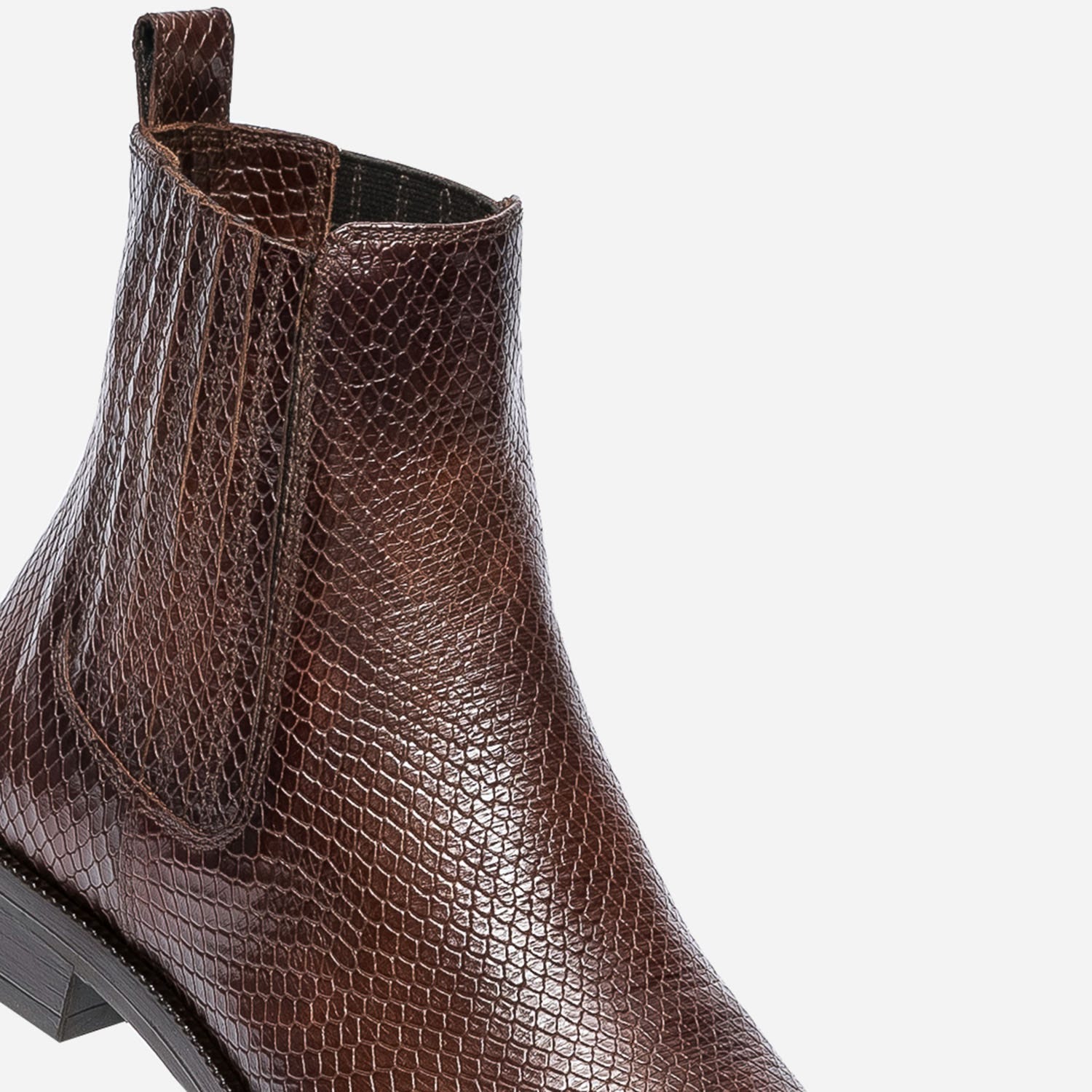 Boots marron en cuir embossé éco-conçu