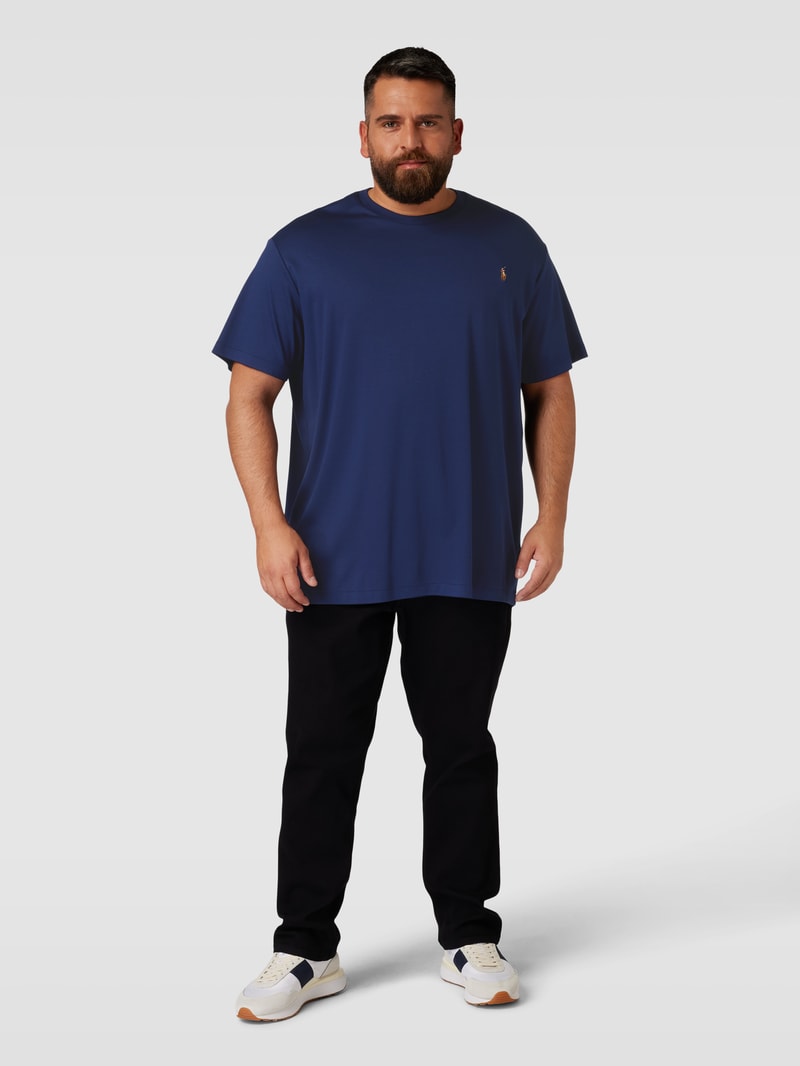 PLUS SIZE T-Shirt mit Label-Stitching in marineblau
