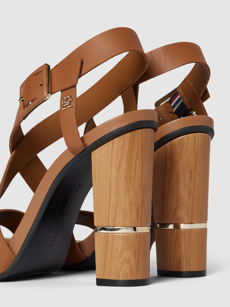 Sandaletten mit Label-Detail Modell 'HARDWARE' in cognac