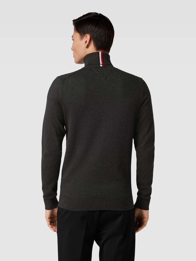Rollkragenpullover mit Kaschmir-Anteil und Logo-Stitching in anthrazit meliert