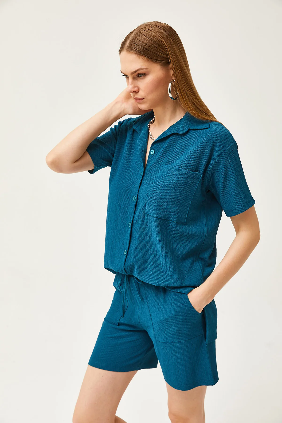 Olalook  Damen Petrolblaues Oberteil, Hemd mit Hosentasche und Shorts-Set TKM-19000284