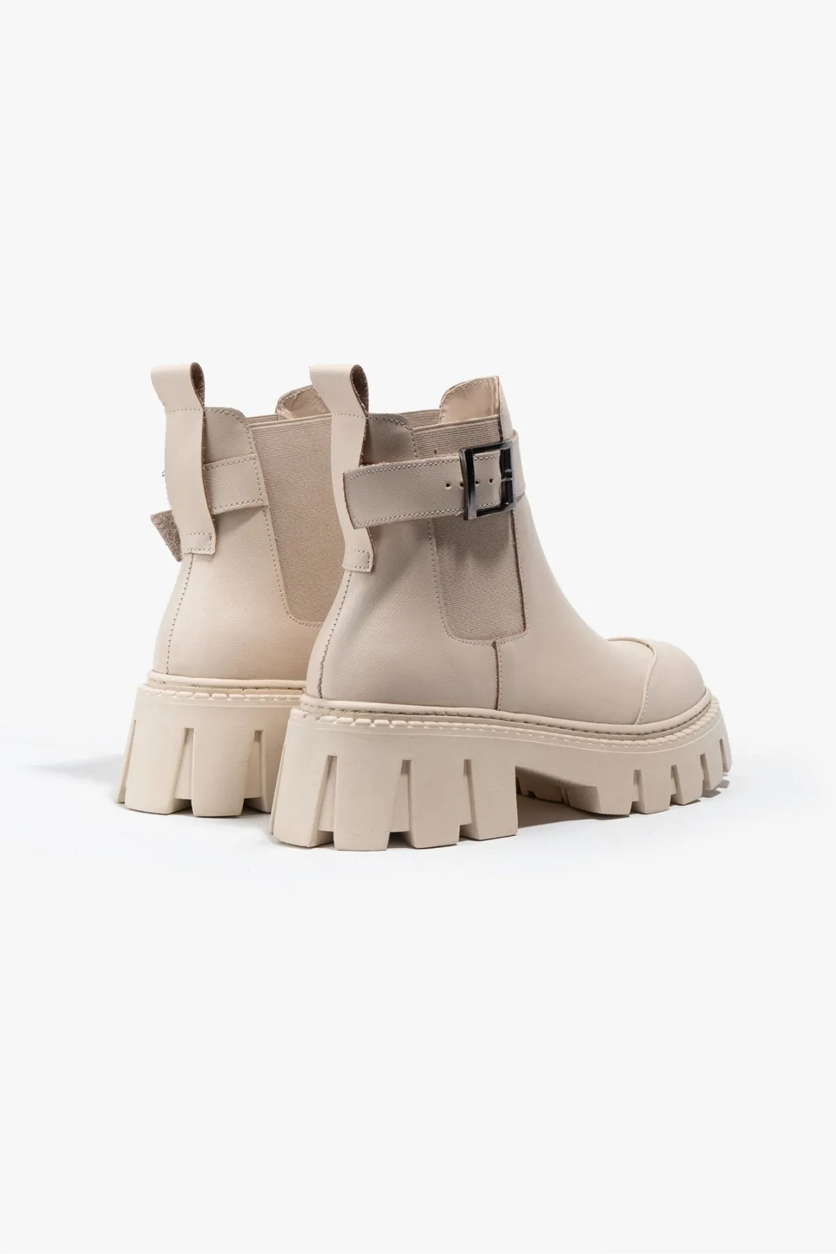 NİŞANTAŞI SHOES  Lorine Beige, matte, elastische Damenstiefel mit Gürteldetail und flacher Sohle