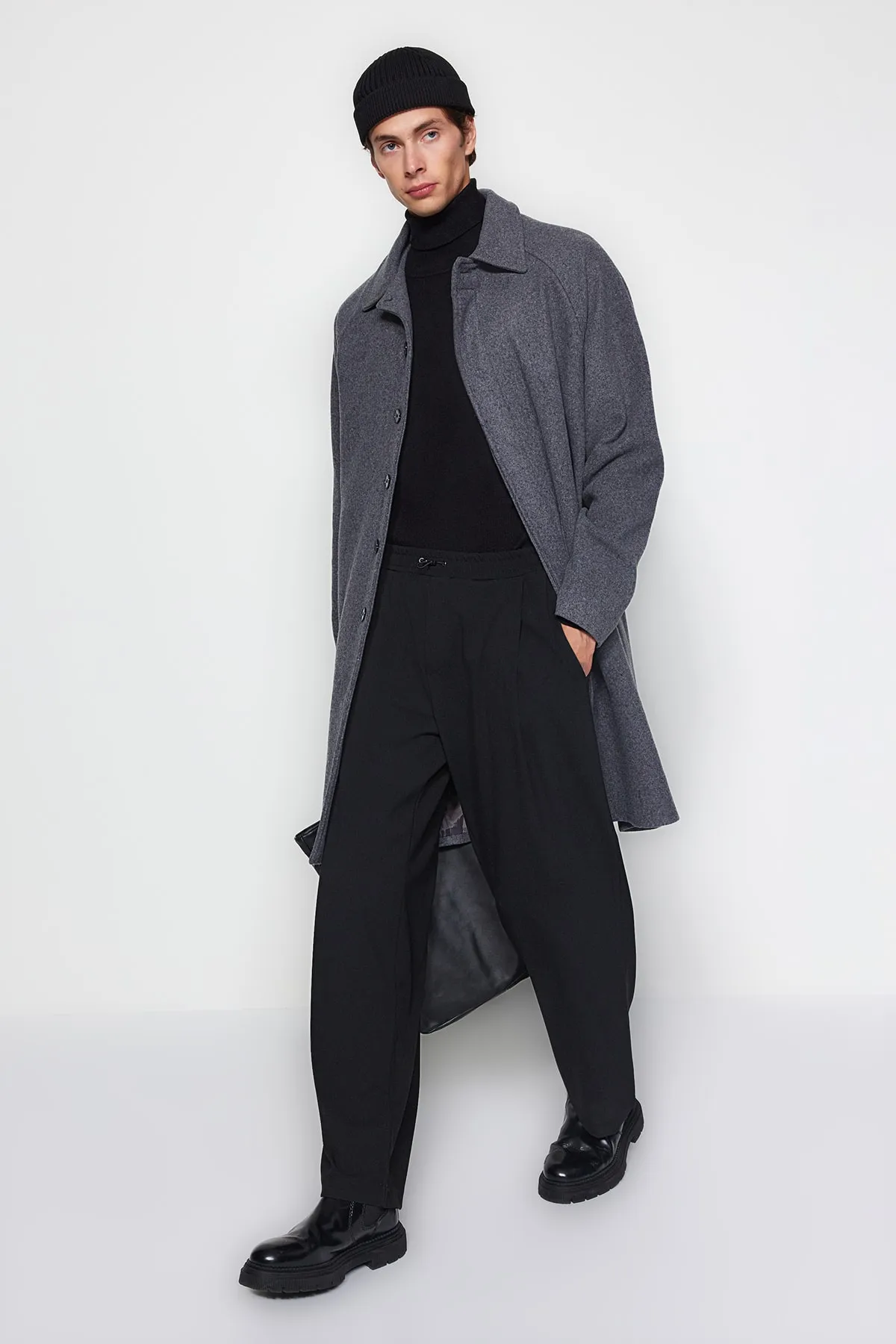 Trendyol Collection  Anthrazitfarbener Unisex-Stempelmantel mit regulärer Passform TMNAW24KB00004