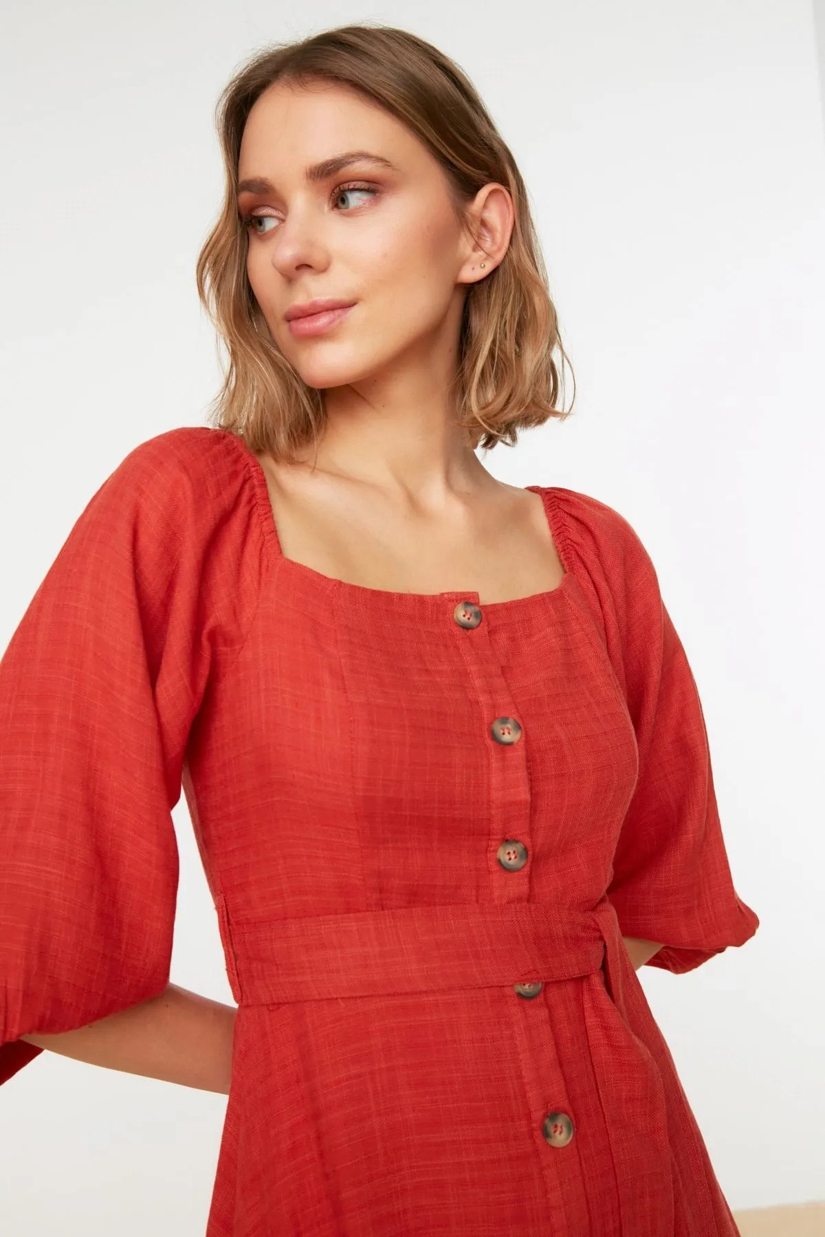 Trendyol Collection  Zimtfarbenes, gewebtes Midikleid mit Gürtel und Knöpfen TWOSS19IE0009