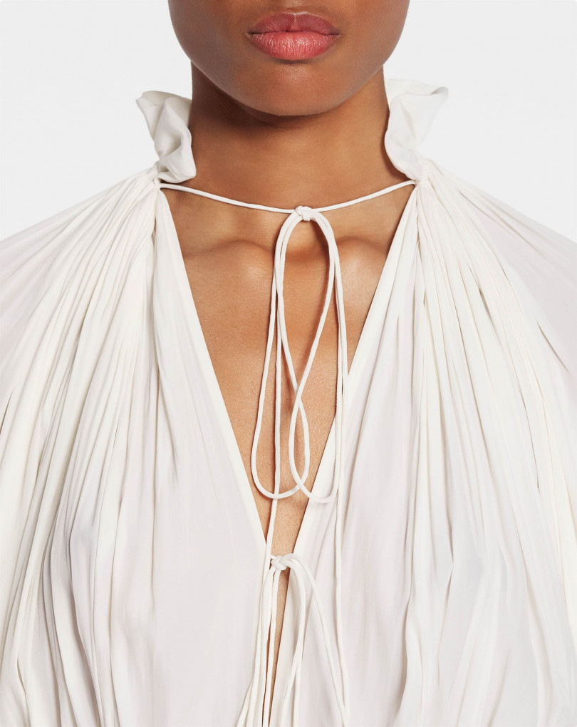 ROBE LONGUE À VOLANTS EN CHARMEUSE