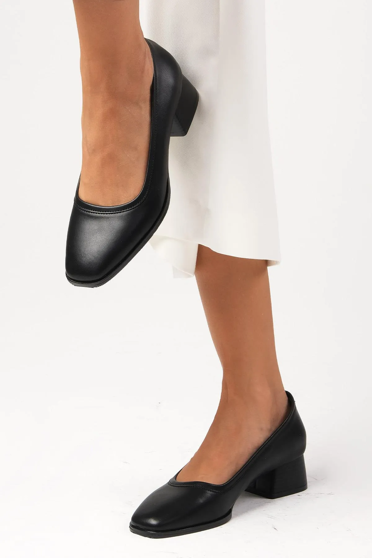 Mio Gusto  Mona Damen-Schuhe mit kurzem Absatz, schwarze Farbe, stumpfe Zehenpartie, dicke Sohle