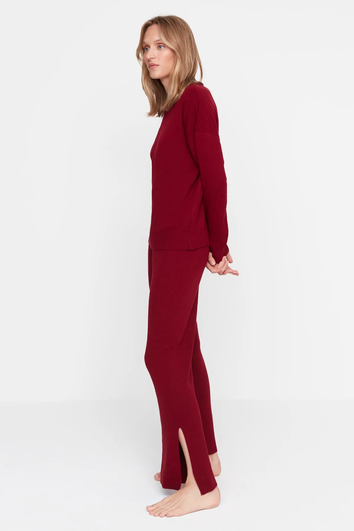 Trendyol Collection  Weinrotes Strickoberteil-Set mit Schlitzdetail THMAW22AU0502