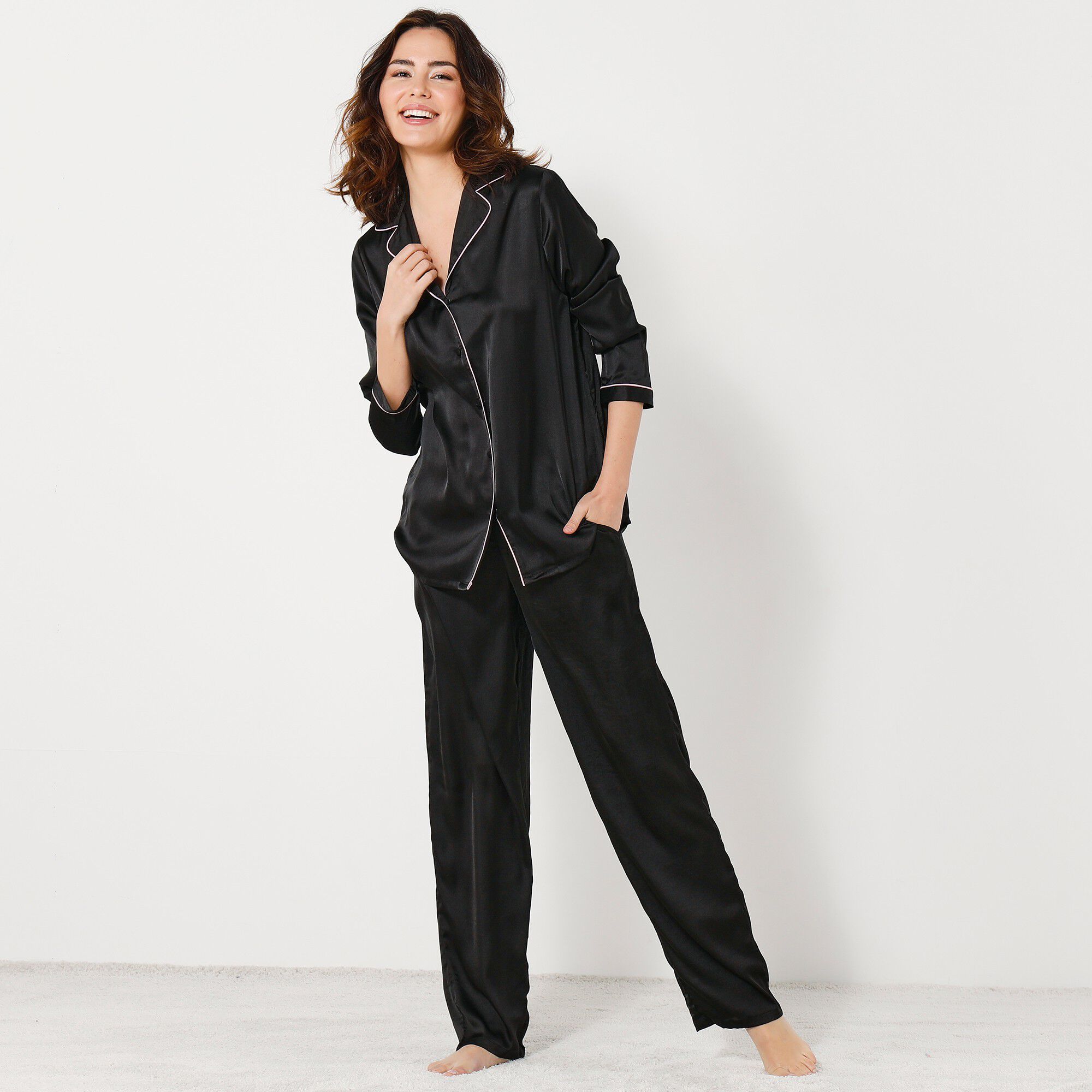 Pyjama col tailleur en satin uni