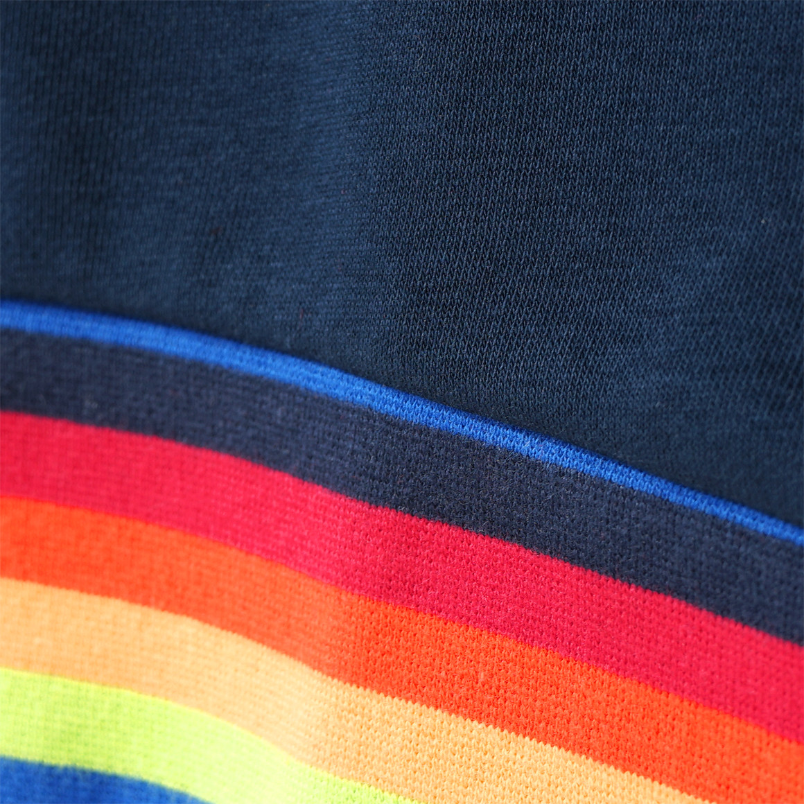 Kinder Sweatshirt mit bunten Akzenten
