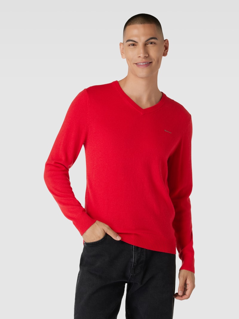 Strickpullover aus Lammwoll-Mix mit V-Ausschnitt in rot