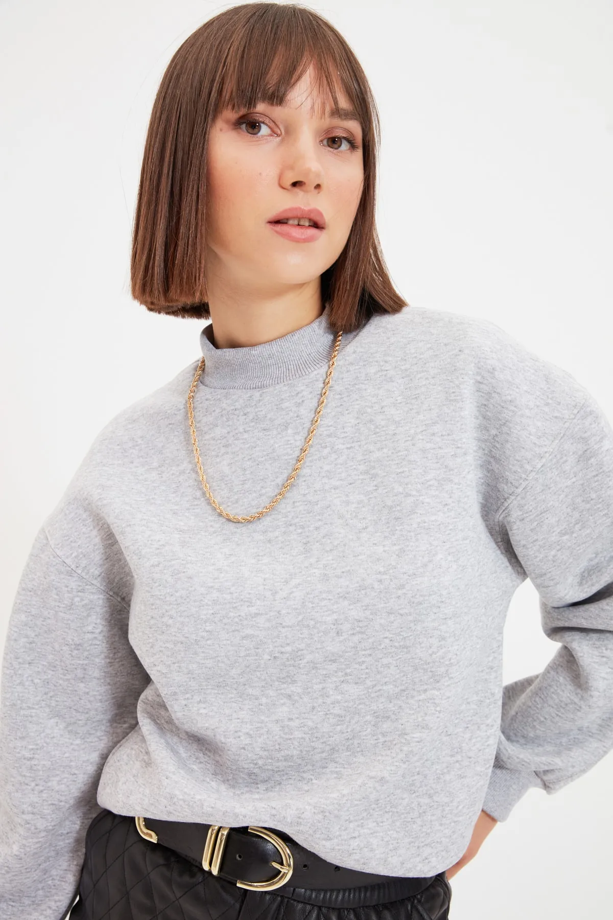 Trendyol Collection  Graues, dickes Fleece-Innenfutter, Stehkragen, entspannte/bequeme Passform, Strick-Sweatshirt TWOAW20SW0584