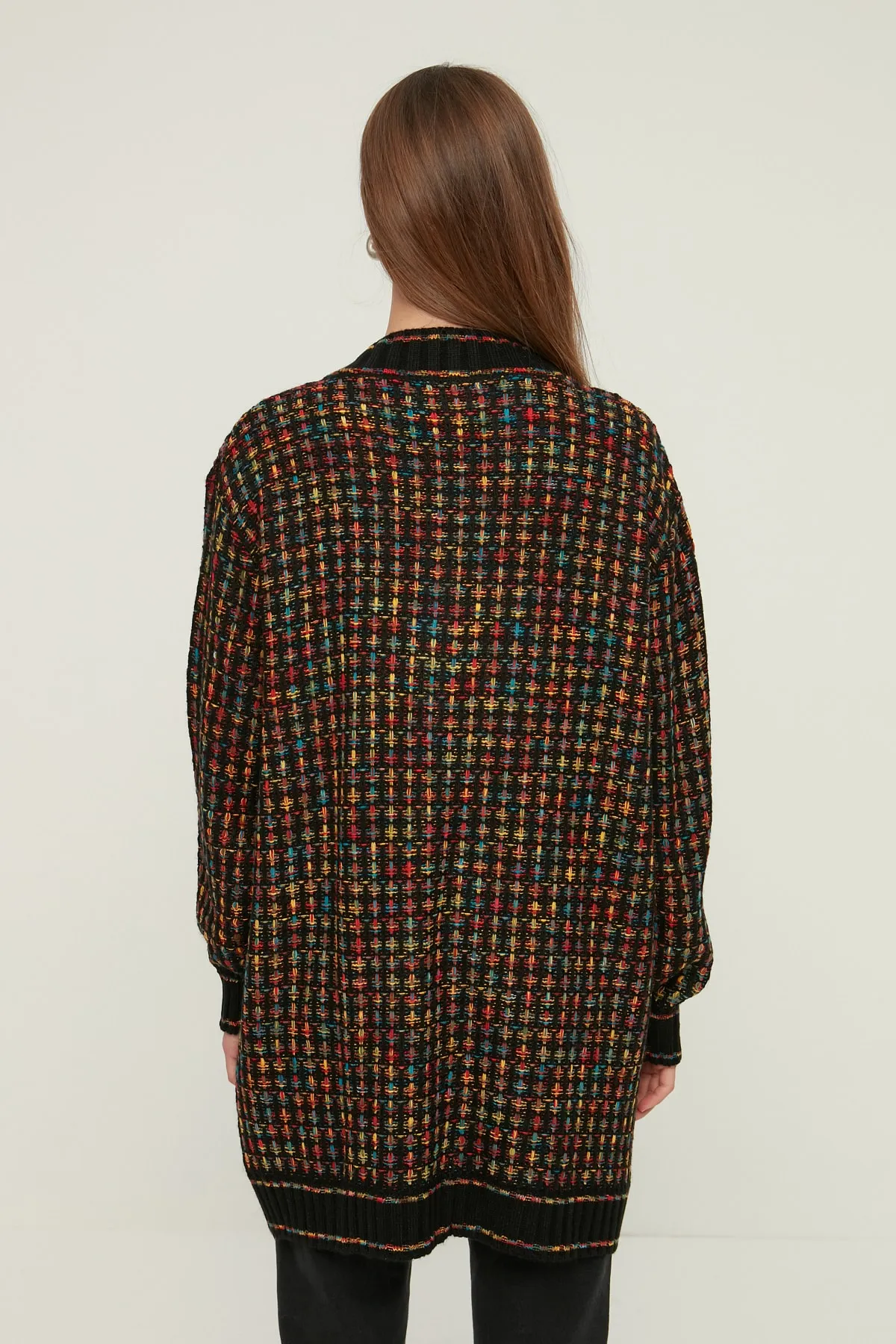 Trendyol Modest  Schwarzer Strick-Cardigan mit V-Ausschnitt TCTAW22TH0144