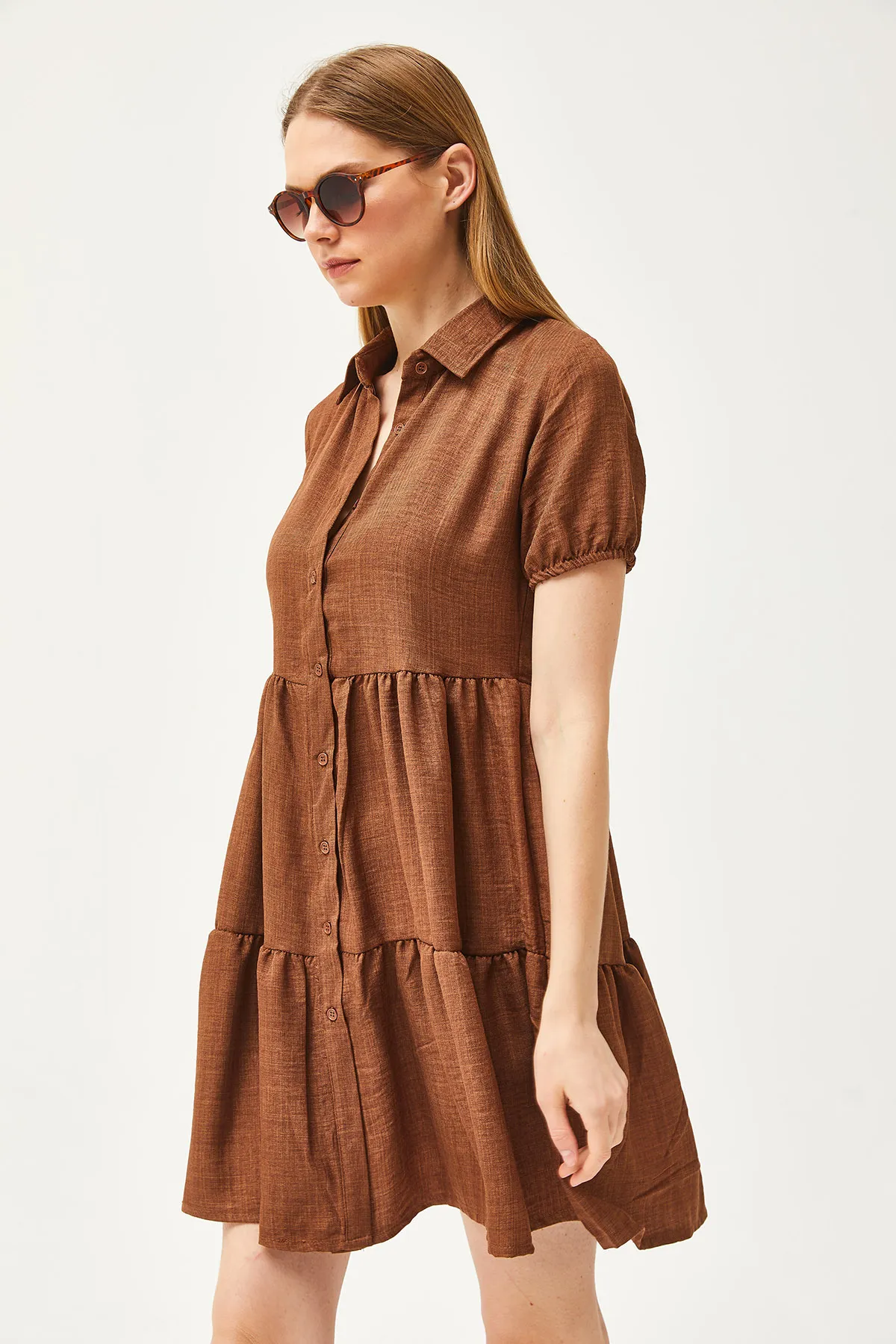 Olalook  Hellbraunes Leinen-Hemdkleid für Damen ELB-19002075