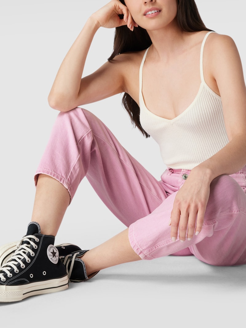 High Waist Tapered Fit Jeans aus Baumwolle in pink