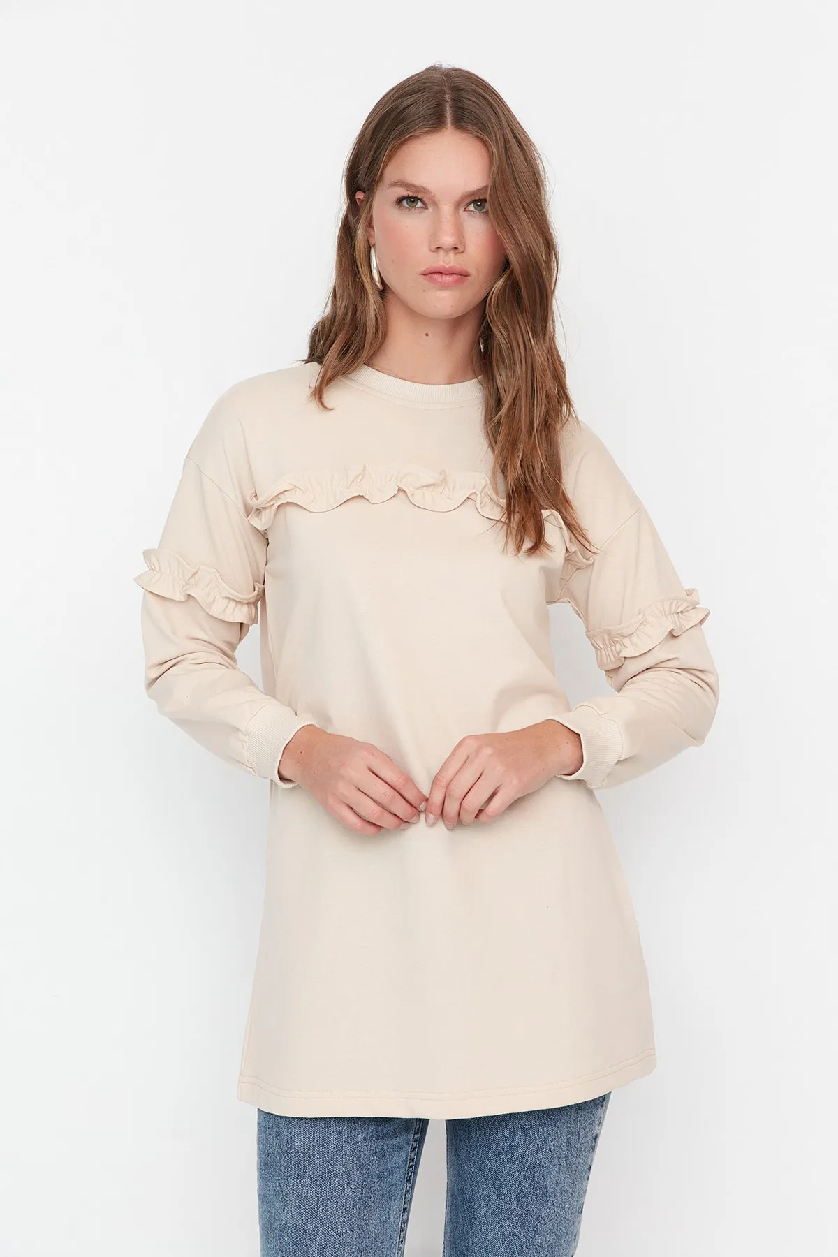 Trendyol Modest  Beige Stricktunika mit Rüschendetail vorne TCTAW23UK00053