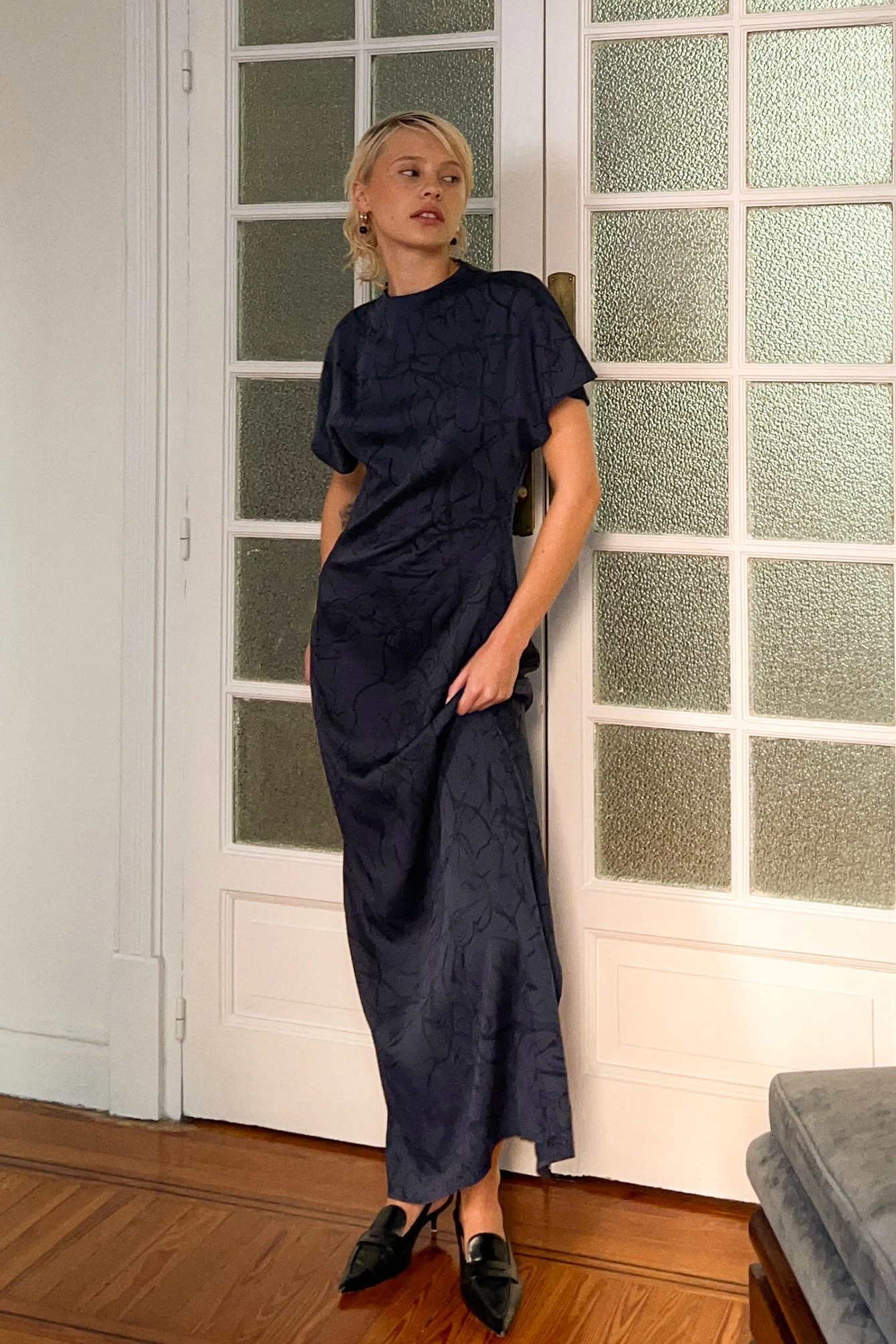 Maxikleid mit Taillendetail