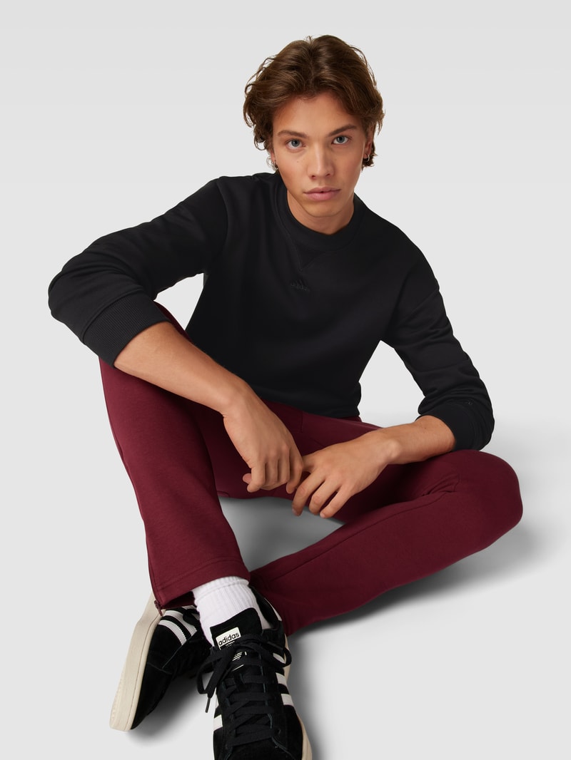 Sweatshirt mit Label-Stitching in schwarz
