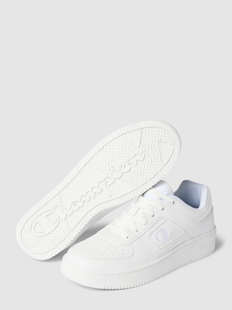 Sneaker mit Label-Detail in weiß
