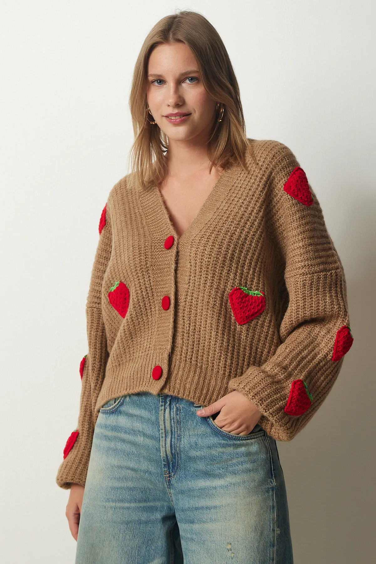 Happiness İstanbul  Oversize-Strickjacke für Damen mit Erdbeermotiv PF00008