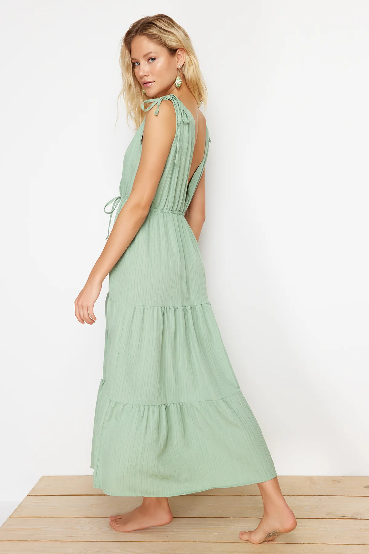 Trendyol Collection  Grünes, gewebtes, gerafftes Maxi-Strandkleid TBESS24EL00089