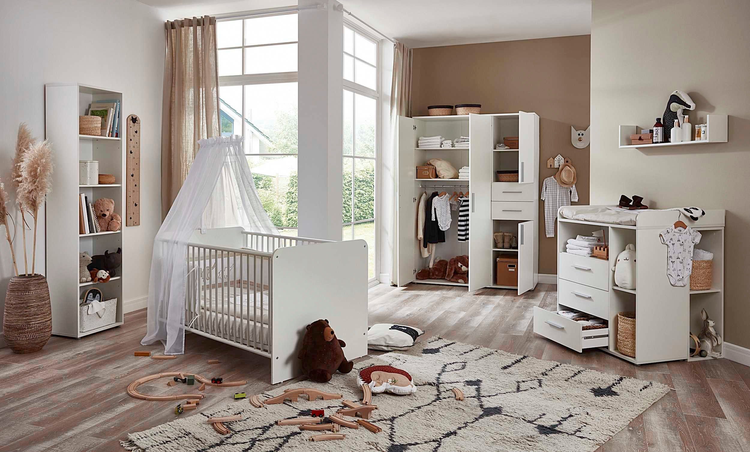 BMG Möbel Babyzimmer-Komplettset Lea, (Set, 7-St., Bett, Wickelkommode, Schrank, Standregal, Unterstellregal, Wandboard), Bett + Wickelkommode + 4-trg. Schrank + Standregal + Unterstellregal