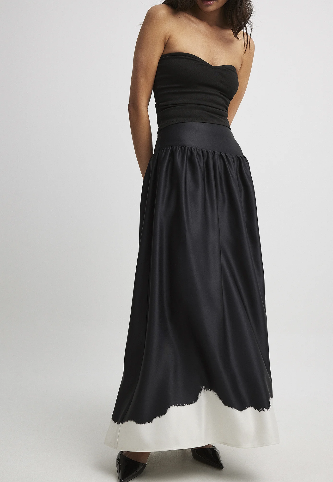 NA-KD WEITERMIT MITTLER TAILLE - Falda larga