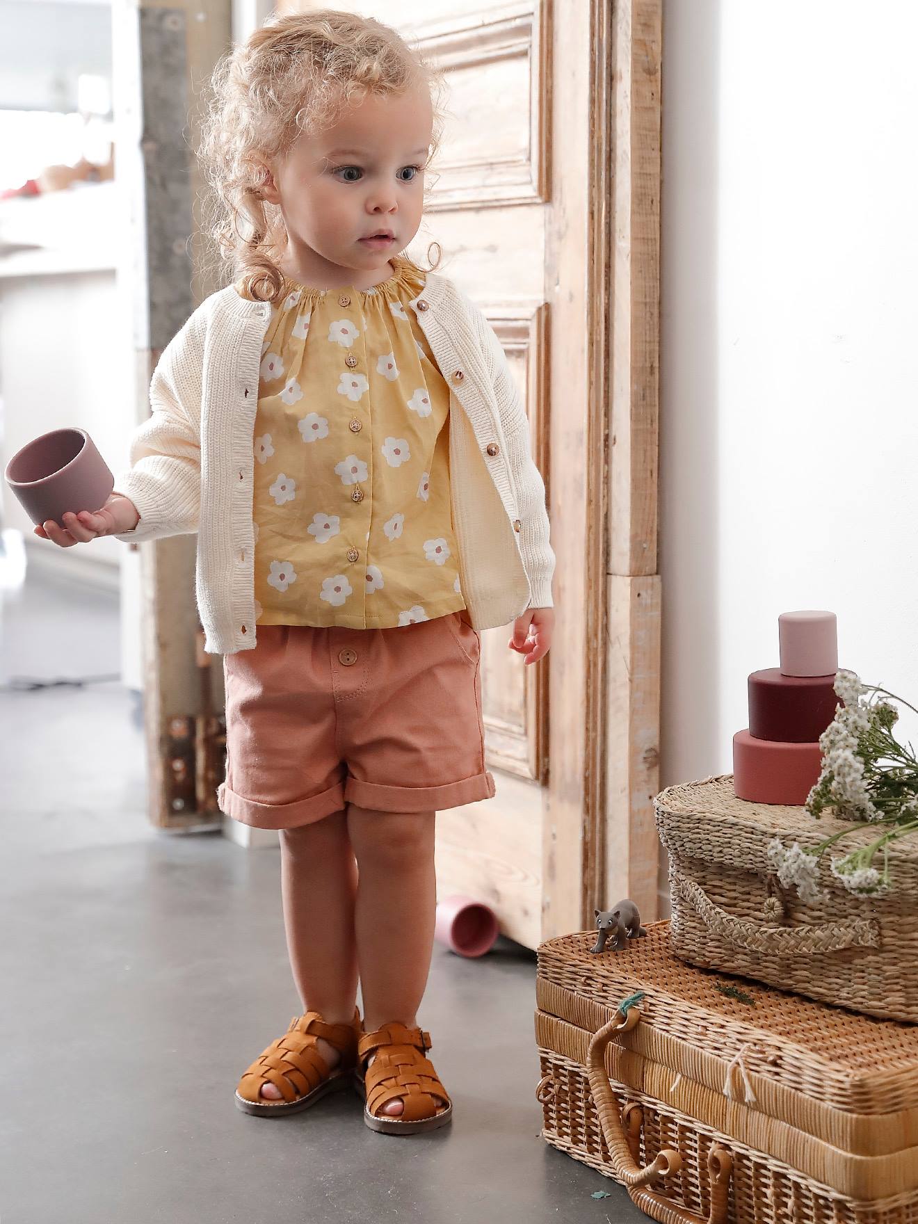 Gilet bébé en côtes anglaises motif irisé bleu ciel