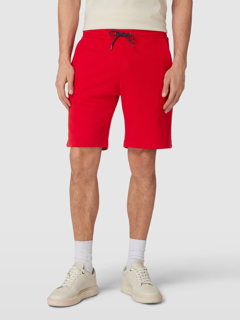 Shorts mit seitlichen Eingrifftaschen in rot