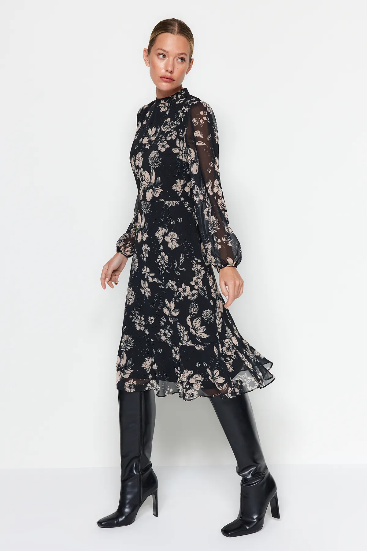 Trendyol Collection  Schwarzes, mit Chiffon gefüttertes, gewebtes Kleid mit Blumenmuster TWOAW23EL01436