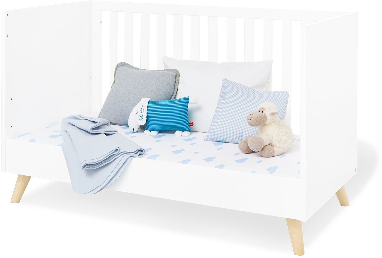 Pinolino® Babyzimmer-Komplettset Move, (Set, 4-St., Kinderbett, Wickelkommode, Kleiderschrank, Wandregal), breit groß; mit Kinderbett, Wickelkommode & Wandregal
