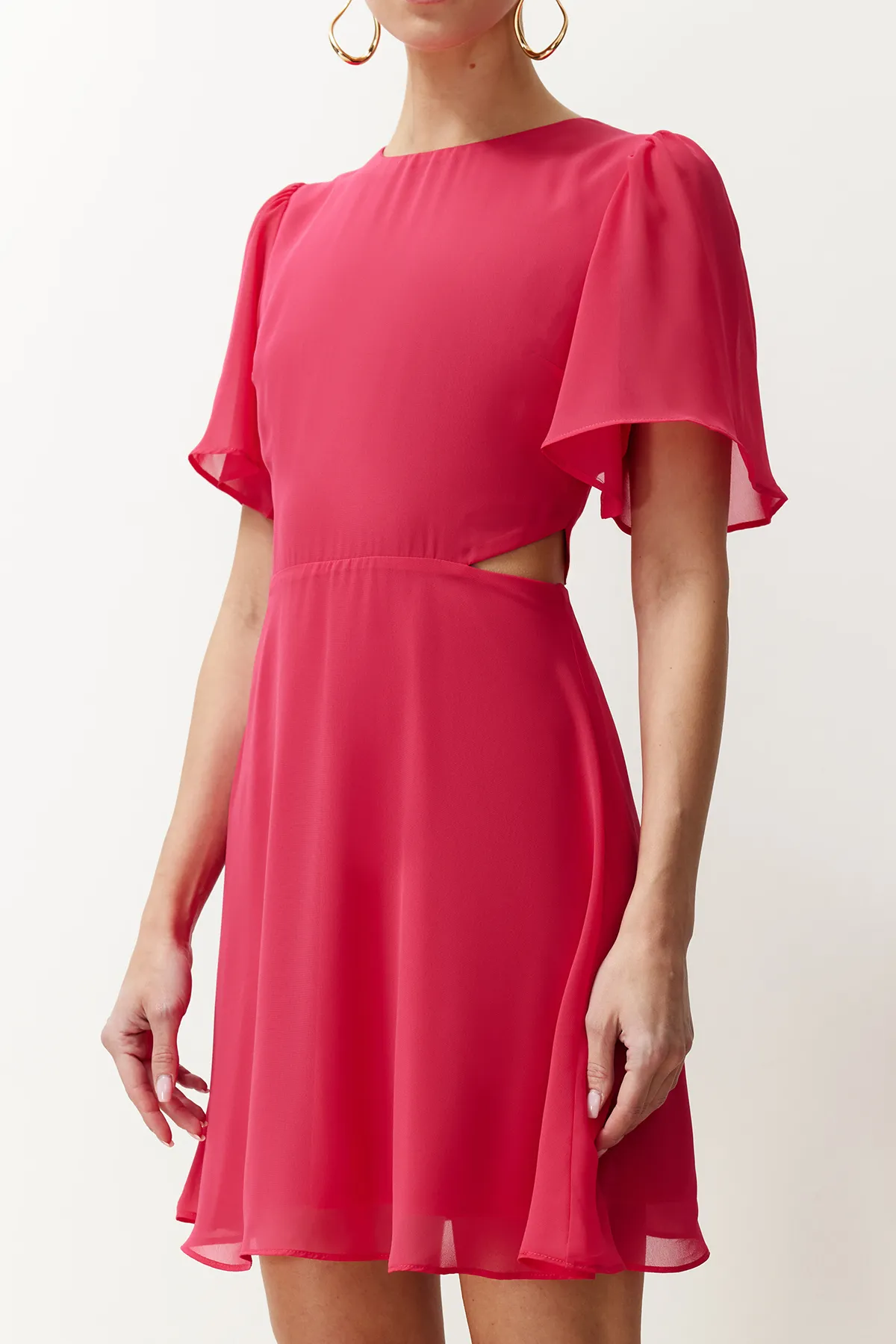 Trendyol Collection  Fuchsia A-Linien-Minikleid aus gewebtem Chiffon mit Cut-out-Details und Futter TWOSS24EL00696