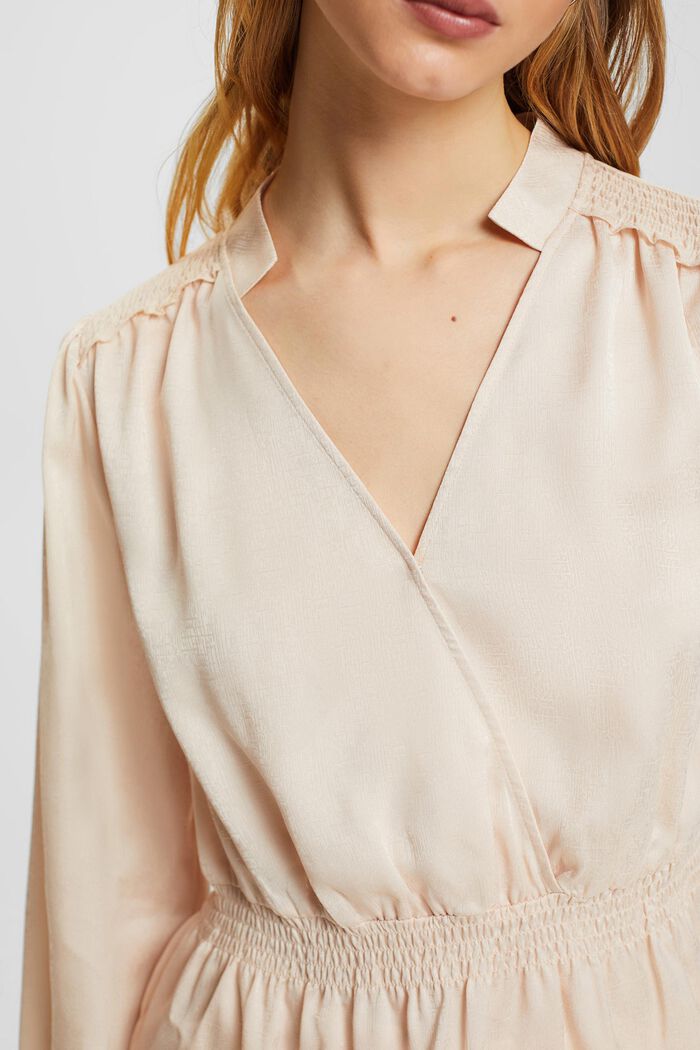 Strukturierte Bluse mit gesmokten Details