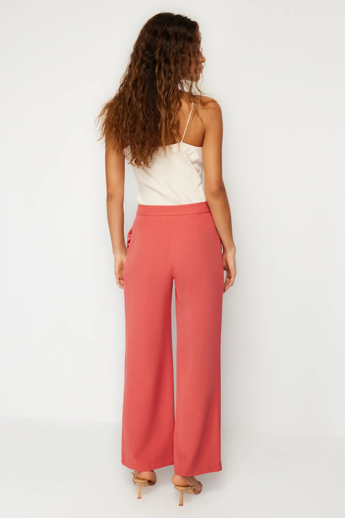 Trendyol Collection  Hellrote Hose mit weitem Bein/weitem Bein aus Webstoff TWOAW22PL0139