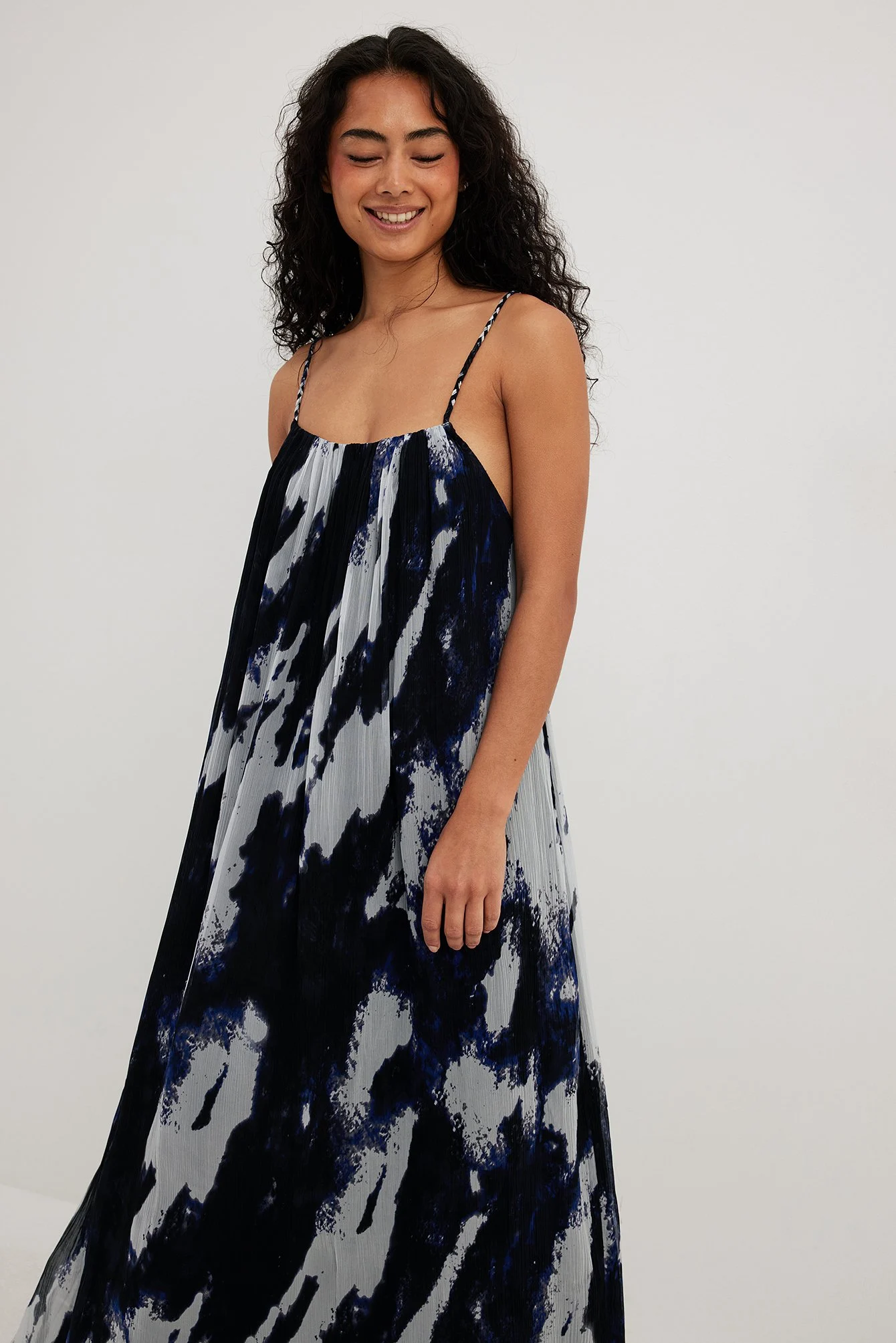 Maxikleid mit Trägerdetail
