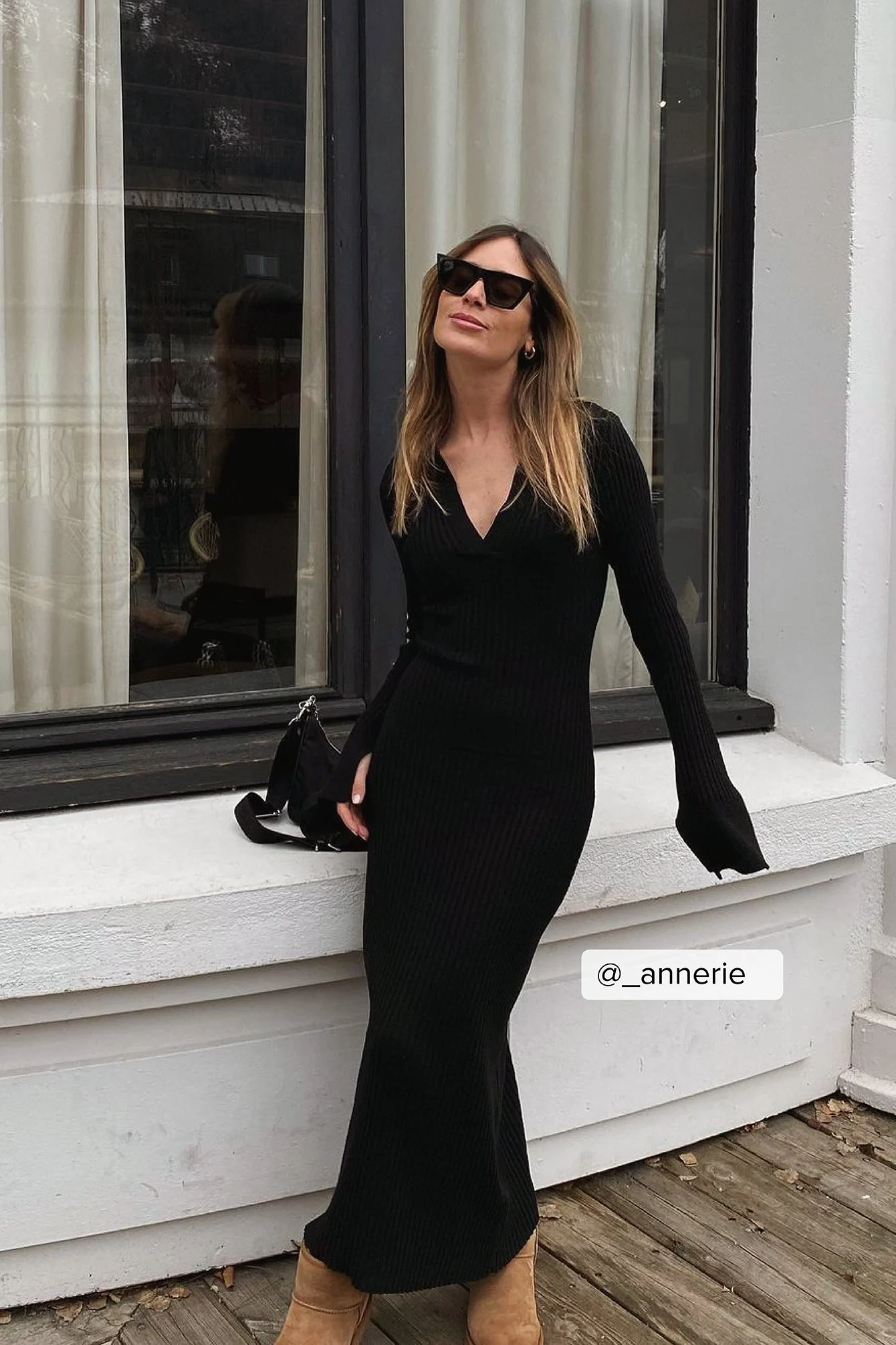 Rippenstrick-Kleid mit Trompetenärmeln