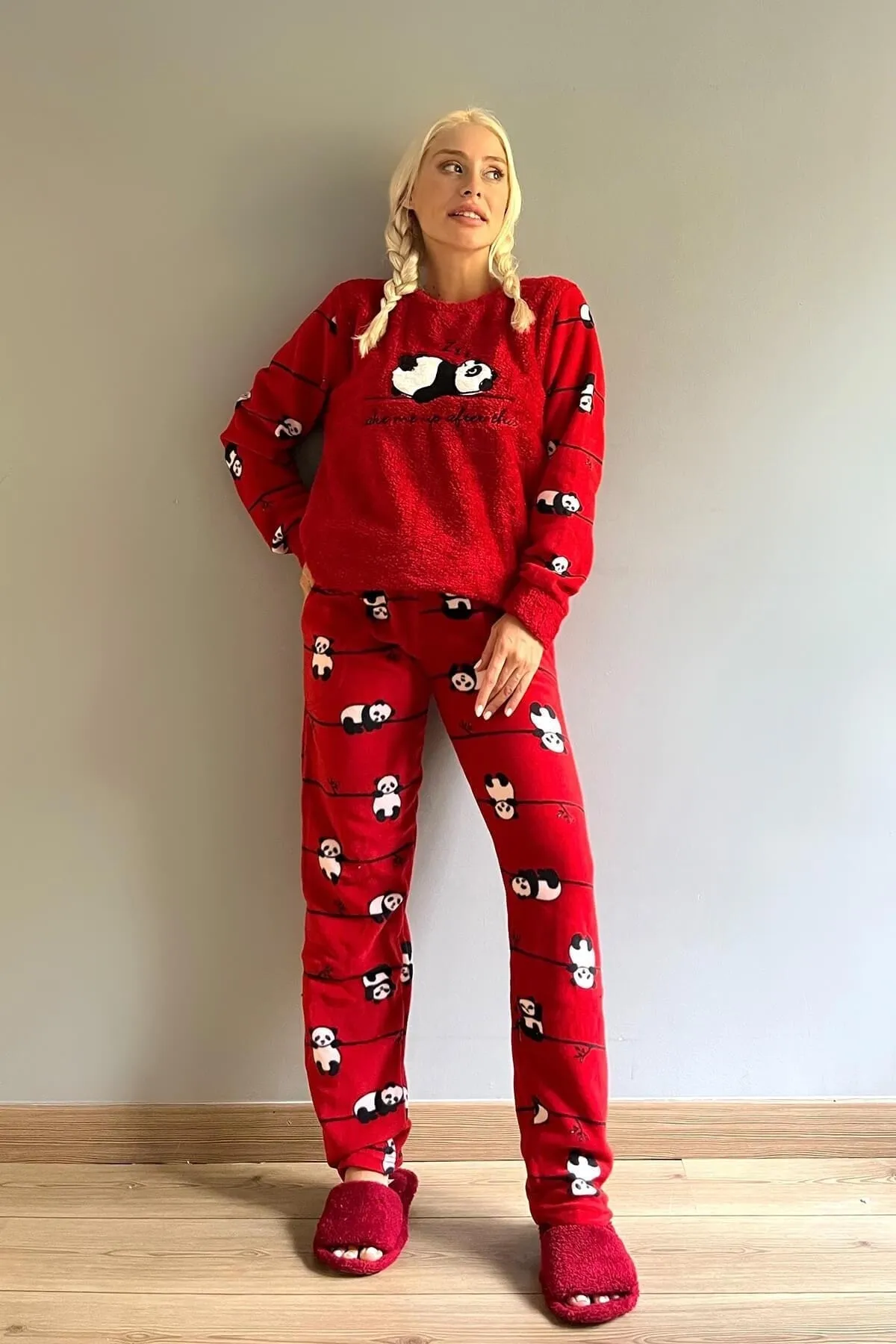 Pijamaevi  Red Zzz Wake gemustertes Plüsch-Pyjama-Set für Damen
