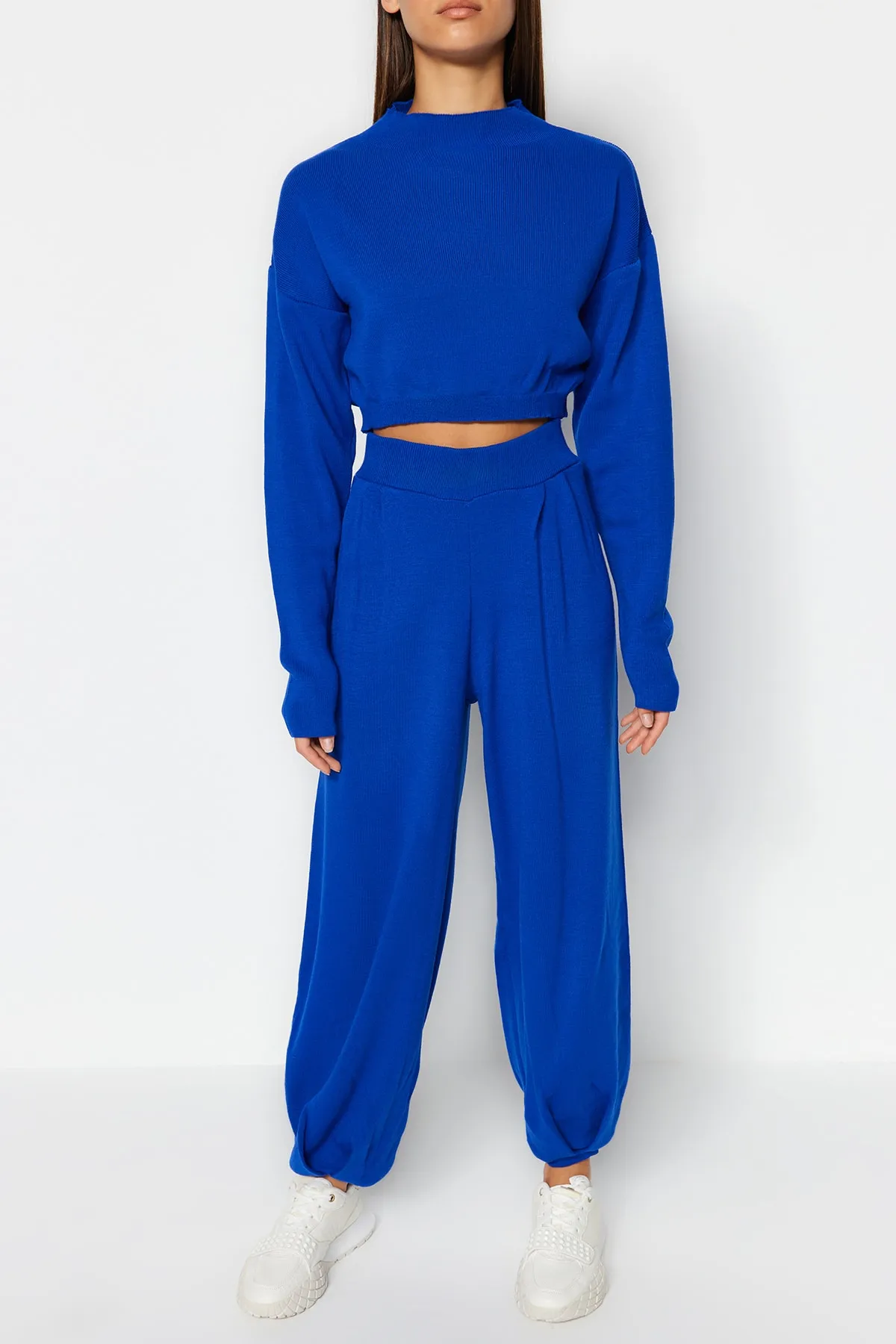 Trendyol Collection  Saks Super Crop Basic Strickoberteil und -unterteil im Set mit Stehkragen TWOAW24AU00007