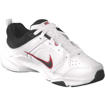 Nike Defy All Day Sneaker in weiß
