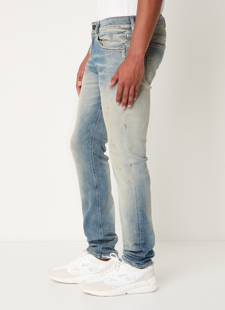 Jeansy Diesel Sleenker 1979 Jean, dopasowany krój, przetarcia.