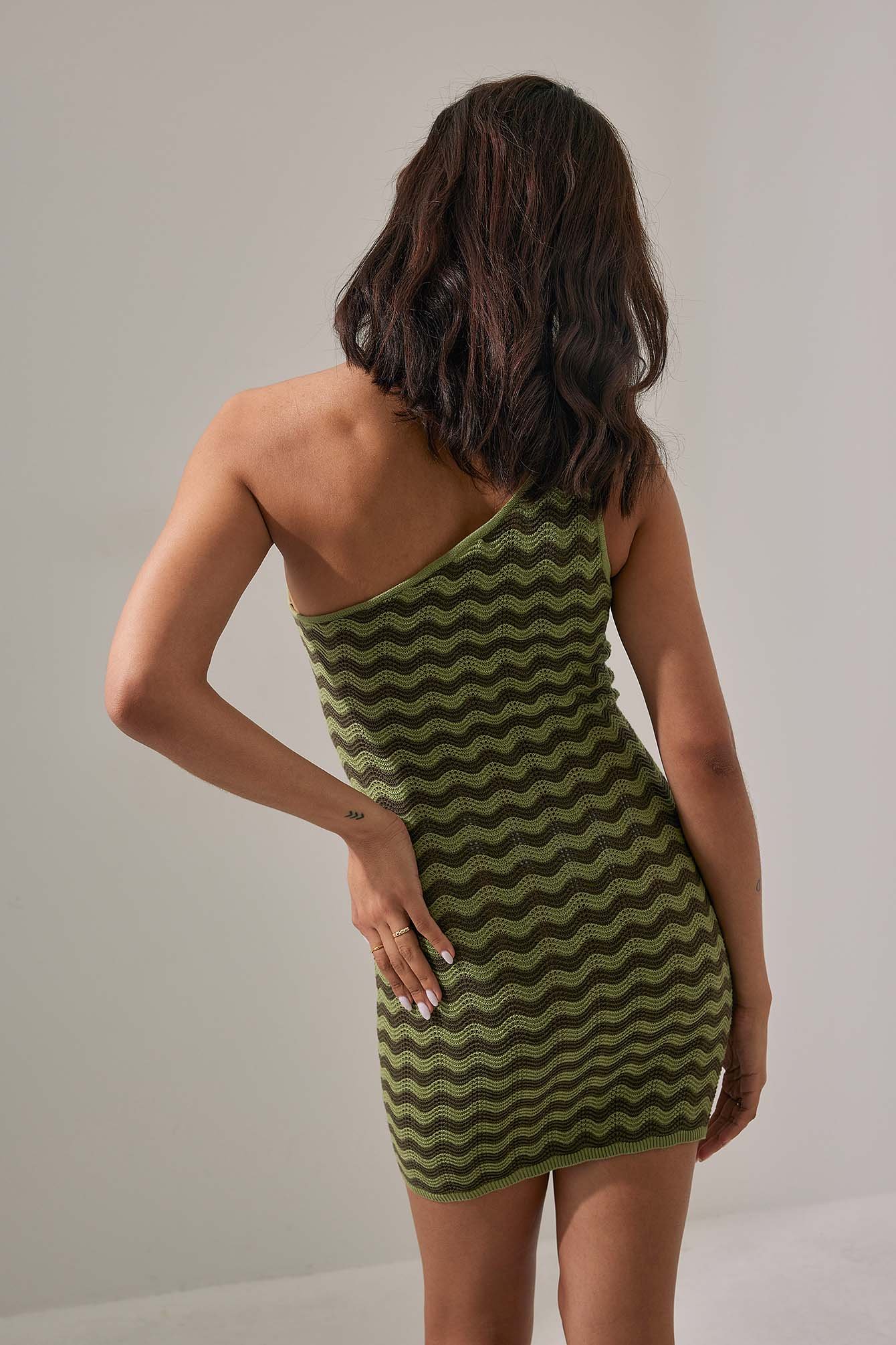 Einseitig schulterfreies Kleid