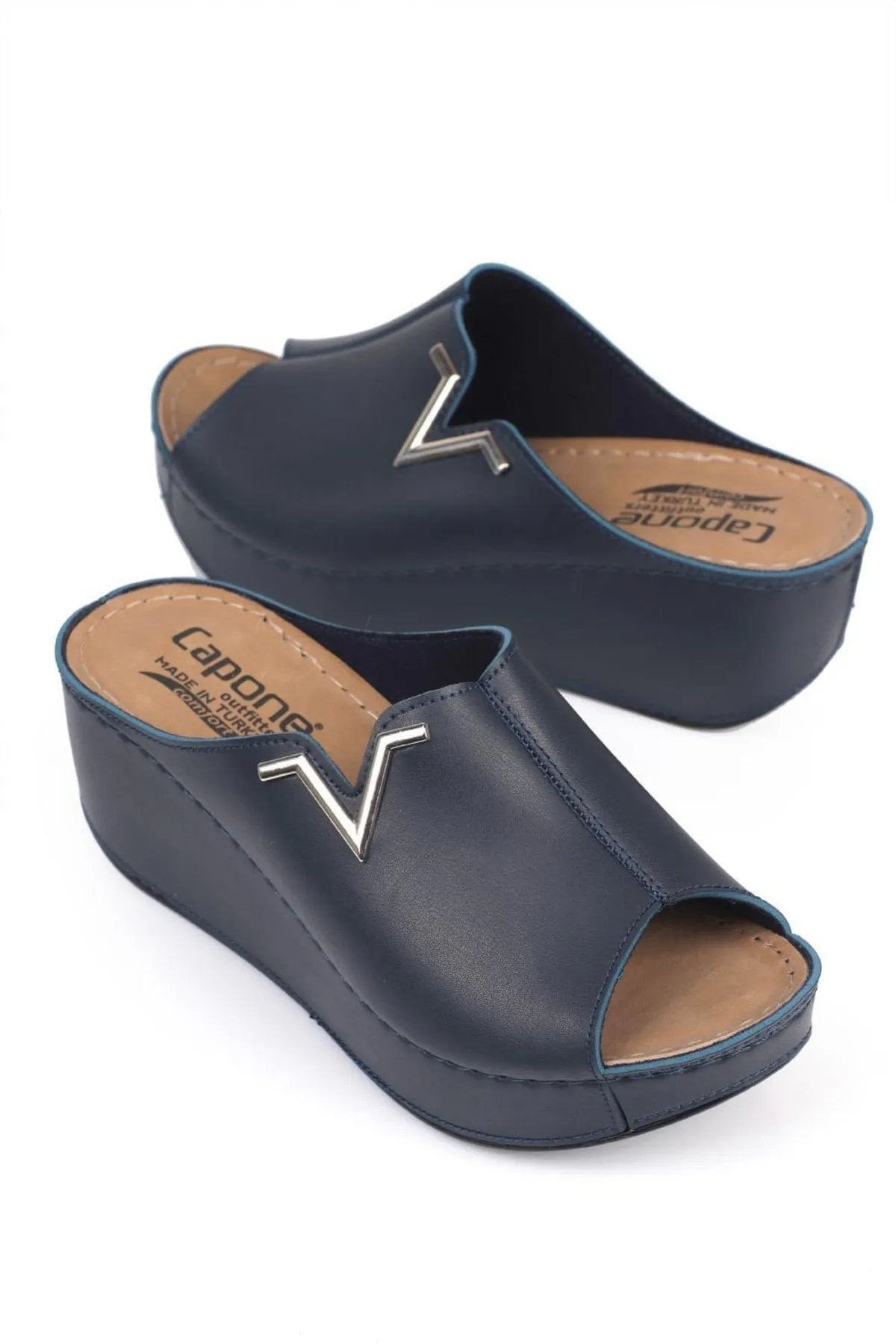 Capone Outfitters  Anatomisch weiche, bequeme Mutterhausschuhe mit Keilabsatz