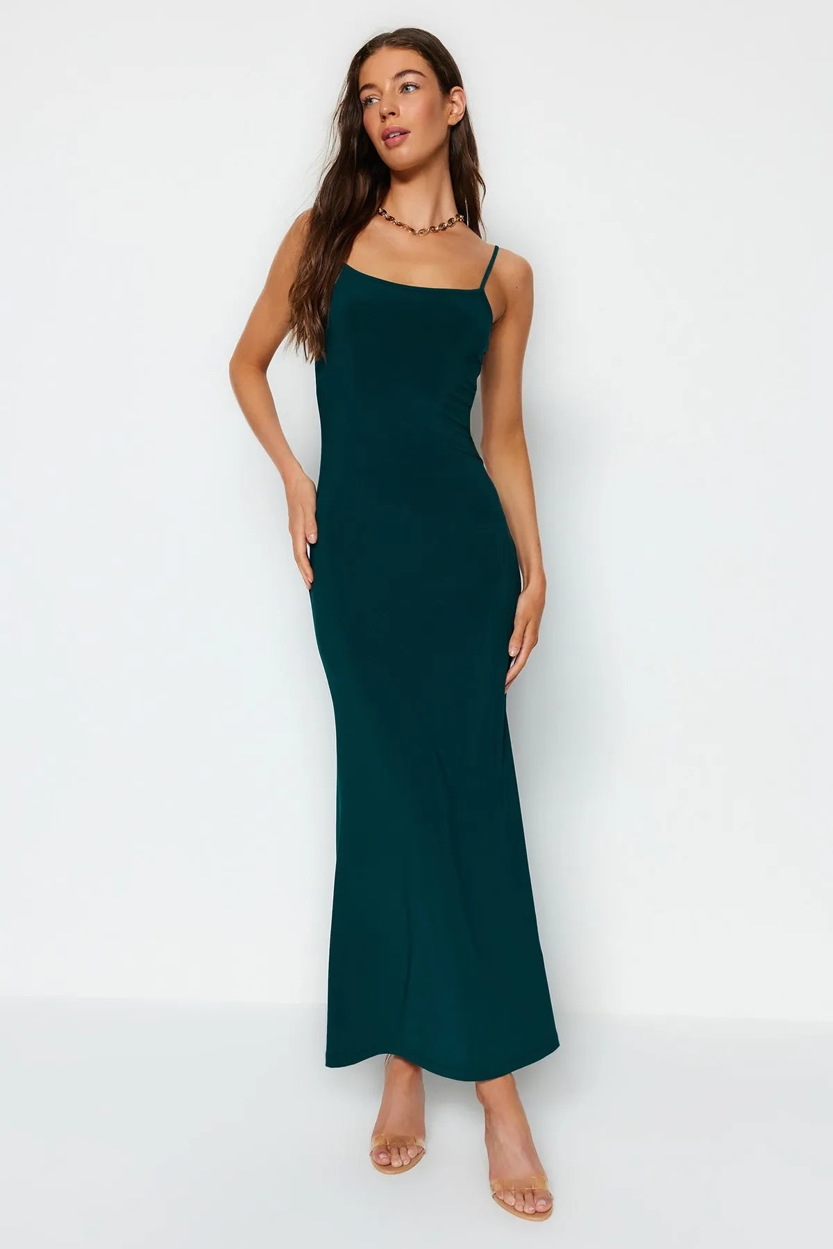 Trendyol Collection  Smaragdgrünes Maxi-Bleistiftkleid aus flexiblem Strick mit taillierten/taillierten Trägern TWOSS23EL02435
