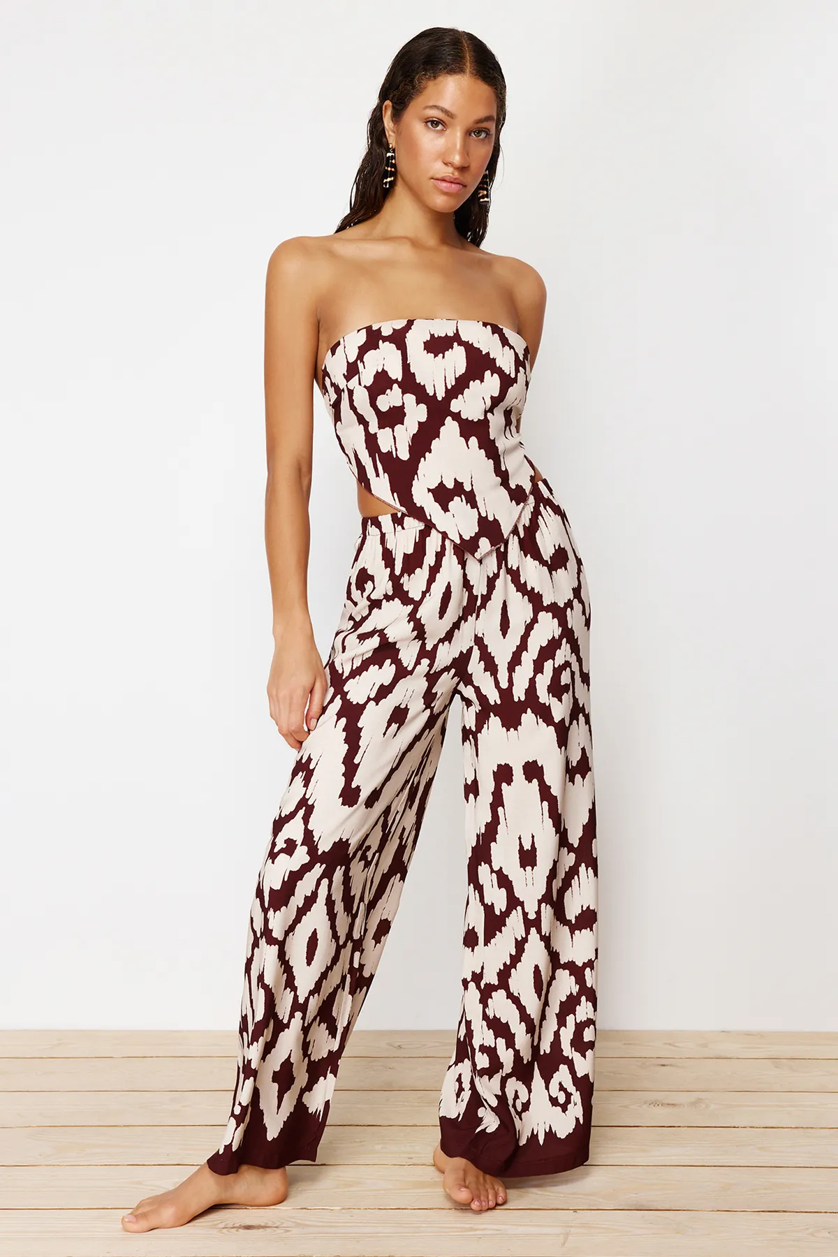Trendyol Collection  Set aus gewebter Bluse und Hose mit ethnischem Muster TBESS24AU00017